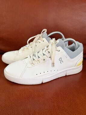 On Cloud The Roger Advantage White Sneakers Size: 9